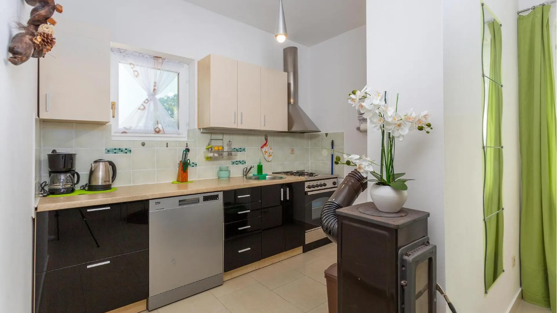 2 Bedroom Nice Apartment In Skrbčići